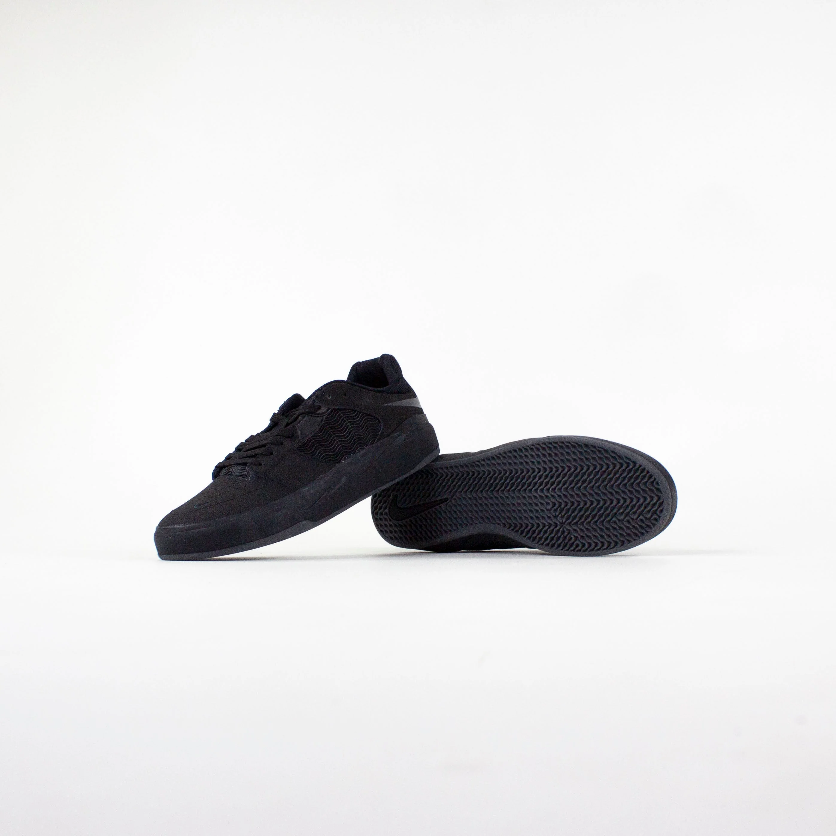 Nike SB Ishod Wair Premium Skate Shoes – Black / Black / Black / Black (001) - Image 4