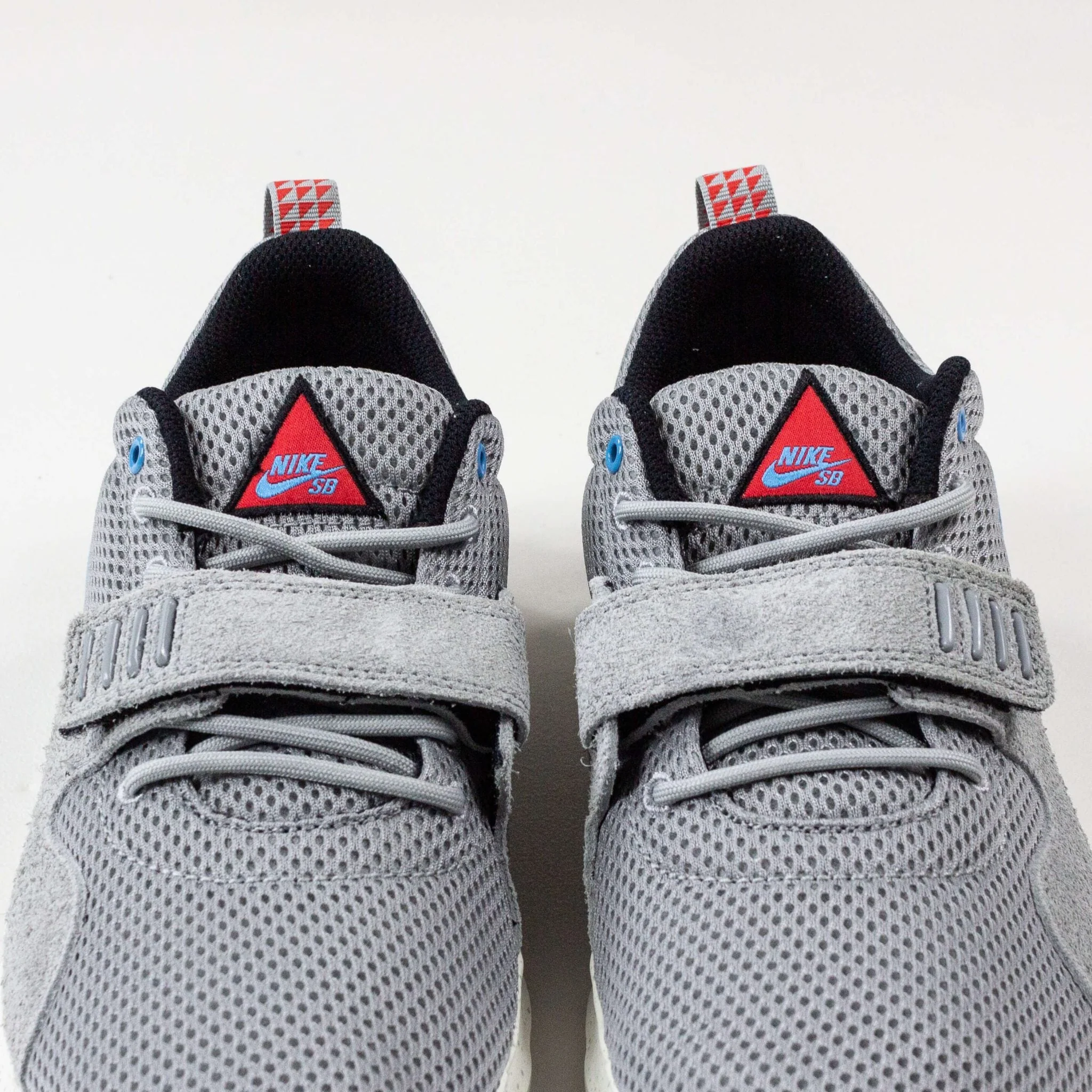 Nike SB Trainerendor Shoes- Base Grey / Vivid Blue / Sail Black - Image 5